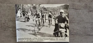 PHOTO  PRESSE  CYCLISME / ANNEE   1953  A  1960  /  ECHAPPEE  DE  RIVIÈRE   - Photo 1/1