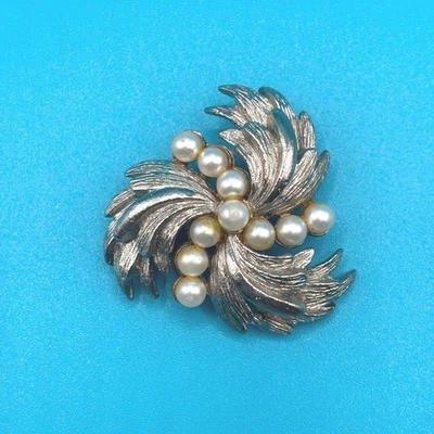 Broche prendedor vintage tono plata imitación perla floral joyería Foto 1 de 4