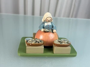 Erzgebirge Figur Sammler Holzfigur Fischfrau 8 x 11 x 7,6 cm. Top Zustand - Bild 1 von 4