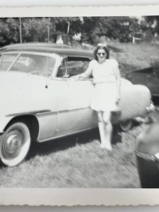 (AaB) Vintage Original FOUND PHOTO Photograph Snapshot Woman Poses With Old Car - Picture 1 of 4