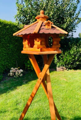 DARLUX Vogel Futter Haus L Sechseck Holz Vogelhaus mit Ständer Braun/ Rot - Bild 1 von 4