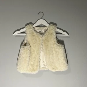 H&M || 4-6 Years Girls Beige Faux Fur Formal Holiday Vest - Picture 1 of 4