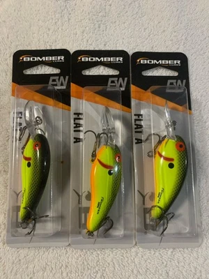 (LOTE DE 5) CRANKBAITS BOMBER FLAT A.  3/8 oz.  ESCALAS CHARTREUSE NEGRAS NUEVAS EN PAQUETE Foto 1 de 3