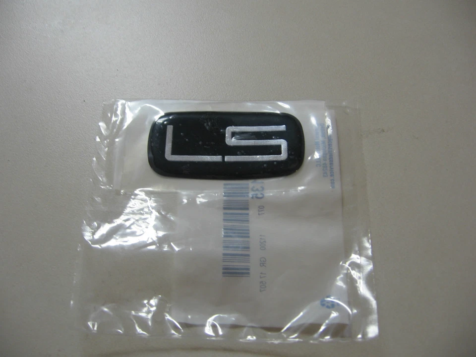 Chevrolet Silverado LS 1999-2007 emblema 15036135 Foto 1 de 2