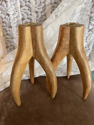 "Candelabros de madera tallada con asta de ciervo de 9"" de alto" Foto 1 de 3