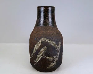 Jarrón Studio Pottery 8" botella de gres marrón oscuro vintage firmado Dutton - Imagen 1 de 6