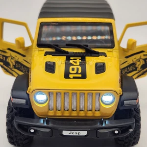 2012 Jeep Wrangler 2 Door 1:32 Scale - Yellow With Styrofoam Box - Picture 1 of 10