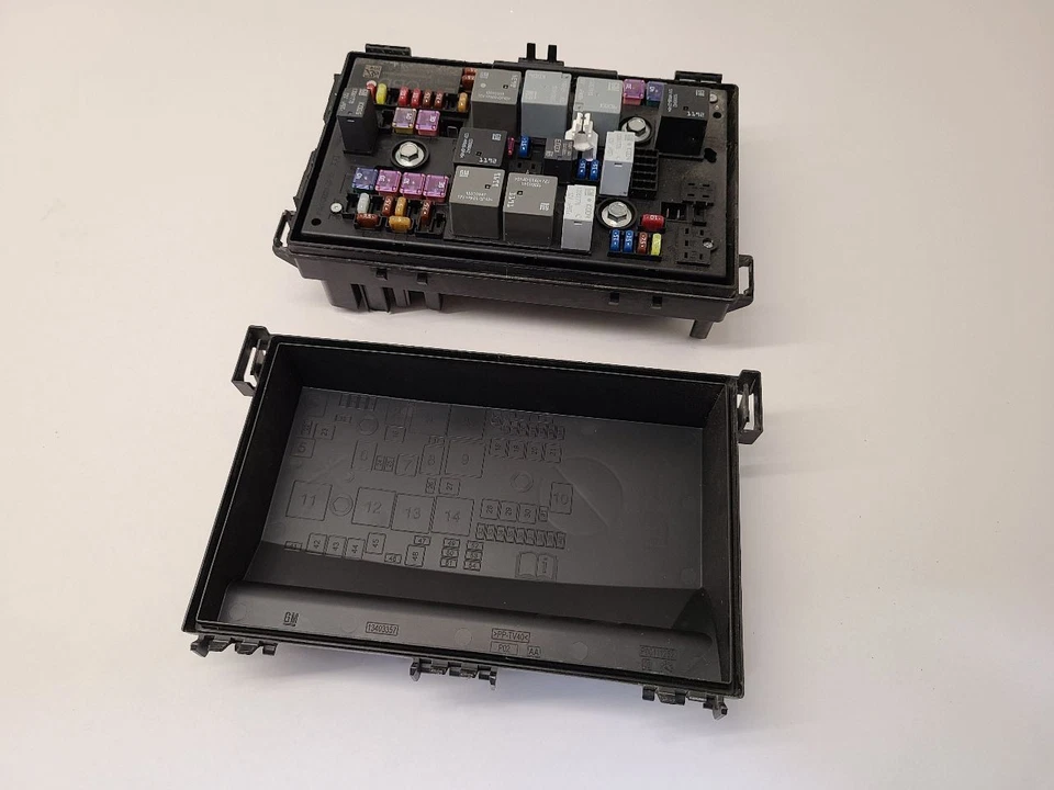 2013-2016 BUICK VERANO Fuse Box Engine 22938539 13-16 - Изображение 1 из 4