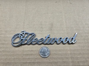 Cadillac OEM 1989-1992 Fleetwood Chrome Rear 1/4 Panel Vintage Emblem Badge Logo - Foto 1 di 4