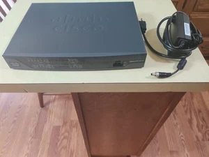 Cisco CISCO891-K9 891 Gigabit Ethernet Security Router W PS - Photo 1/4