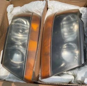 1999-2004 Jeep Grand Cherokee OEM Headlights RH&LH - Picture 1 of 2