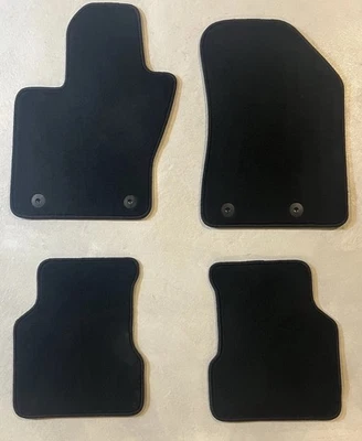 2015-2022 JEEP RENEGADE ПЕРЕДНИЕ И ЗАДНИЕ КОВРИКИ КОМПЛЕКТ OEM MOPAR ЧЕРНЫЙ - Изображение 1 из 4