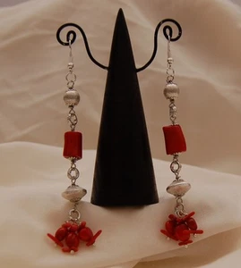 ORECCHINI pendenti OTTONE COLOR ARGENTO CORALLO ROSSO MONACHELLE COLOR ARGENTO - Foto 1 di 2