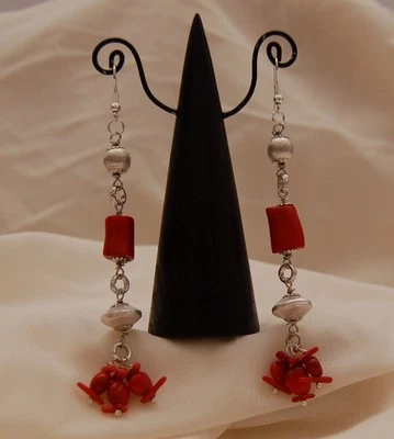 ORECCHINI pendenti OTTONE COLOR ARGENTO CORALLO ROSSO MONACHELLE COLOR ARGENTO   - Immagine 1 di 2