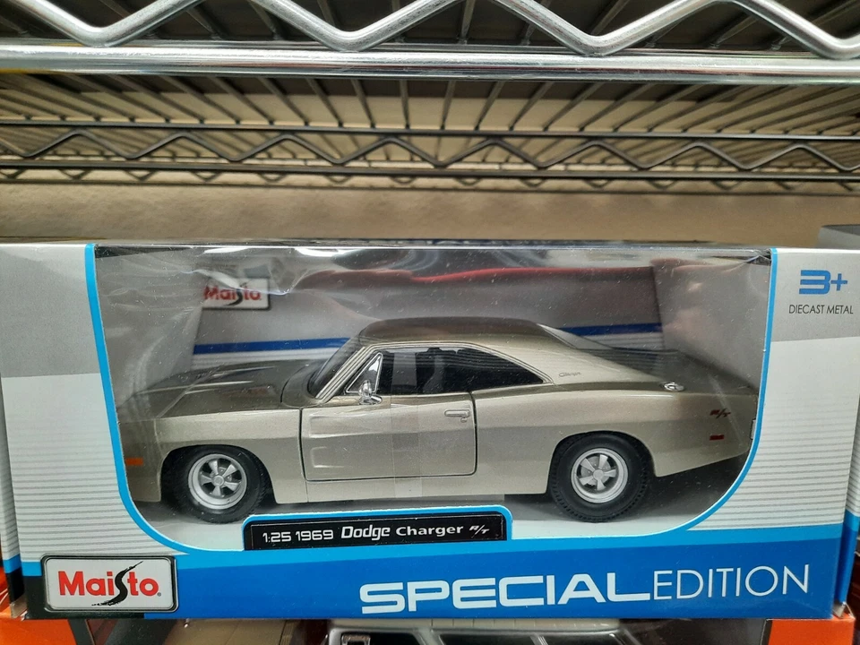 Maisto 1969 Dodge Charger R/T 1:25 Diecast Car - Image 1 of 1