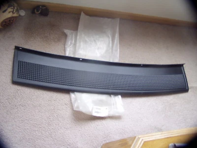 08 09 10 11 12 Jeep Liberty parachoques trasero estribo 57010131AA 2008 2010 2011 2012 Foto 1 de 4