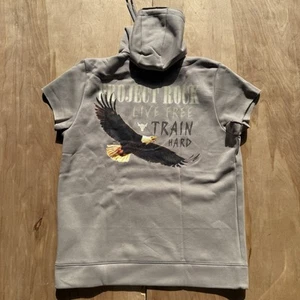 NEU $ 80 UNDER ARMOUR PROJECT ROCK Q1 SS FLEECE-HOODIE BEIGE 1383209-273 GRÖSSE S - Bild 1 von 9