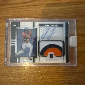 2020 Panini One - Jerry Jeudy - Rookie Patch Auto #118 - 46/49 (AU, MEM, RC) - Foto 1 di 2