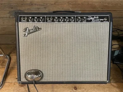 Vintage 1965 Fender Vibrolux Reverb 2x10 guitar amp - Image 1 of 4