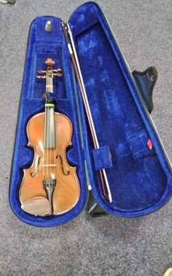 Stentor Student Violin with Bow and Case Ideal for Beginners - #3101 - Image 1 of 4