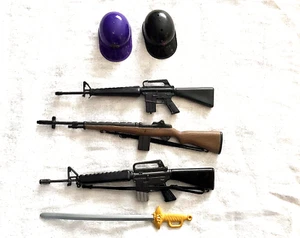 Action Figuren Spielzeug Waffen Konvolut Helme, Schwert, Waffen - GI Joe? - Bild 1 von 12