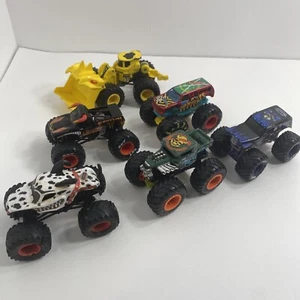 Monster Jam 1:64 Truck Lot of 6 Monster Mutt, Bone Shaker, Scoops Read! - Picture 1 of 15