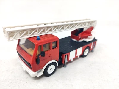 Camion Pompieri Mercedes Grande Scala E SIKU - 1/55 - Immagine 1 di 3