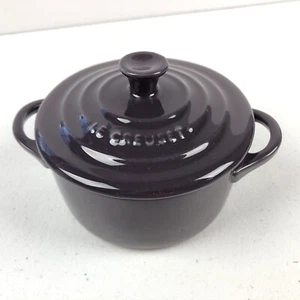 Le Creuset Steinzeug Mini Runde Cocotte Auflaufform mit Deckel Lila 8 Oz - Bild 1 von 6
