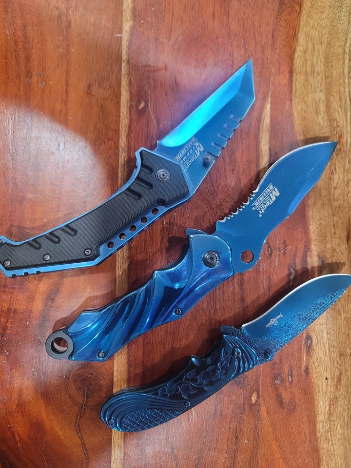 Lote de tres navajas de bolsillo azul cobalto - dos asistentes de resorte y una manual - LEER Foto 1 de 4