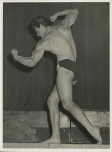 Male Bodybuilder Photo Competition 1954 Arax Gay Interest Charles Kassapian - Picture 1 of 2