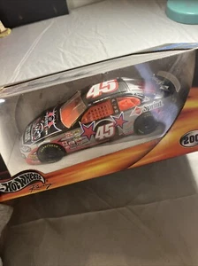 2001 HOT WHEELS RACING - SPRINT PCS #45 - KYLE PETTY - 1:24 - #50279 - UNOPENED - Picture 1 of 7