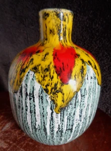 Small Hungarian Vase, Labels, Iparmuveszeti Vallalat (1954), Dripping Colors - Picture 1 of 6