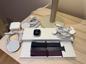 Apple Watch Series 10 (2024) Aluminium - 42 mm - GPS + Cellulaire - Nombreux extras ! - Photo 1 sur 11