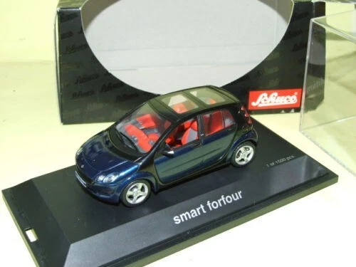 SMART FORFOUR Bleu et Noir SCHUCO 1:43 - Photo 1/1