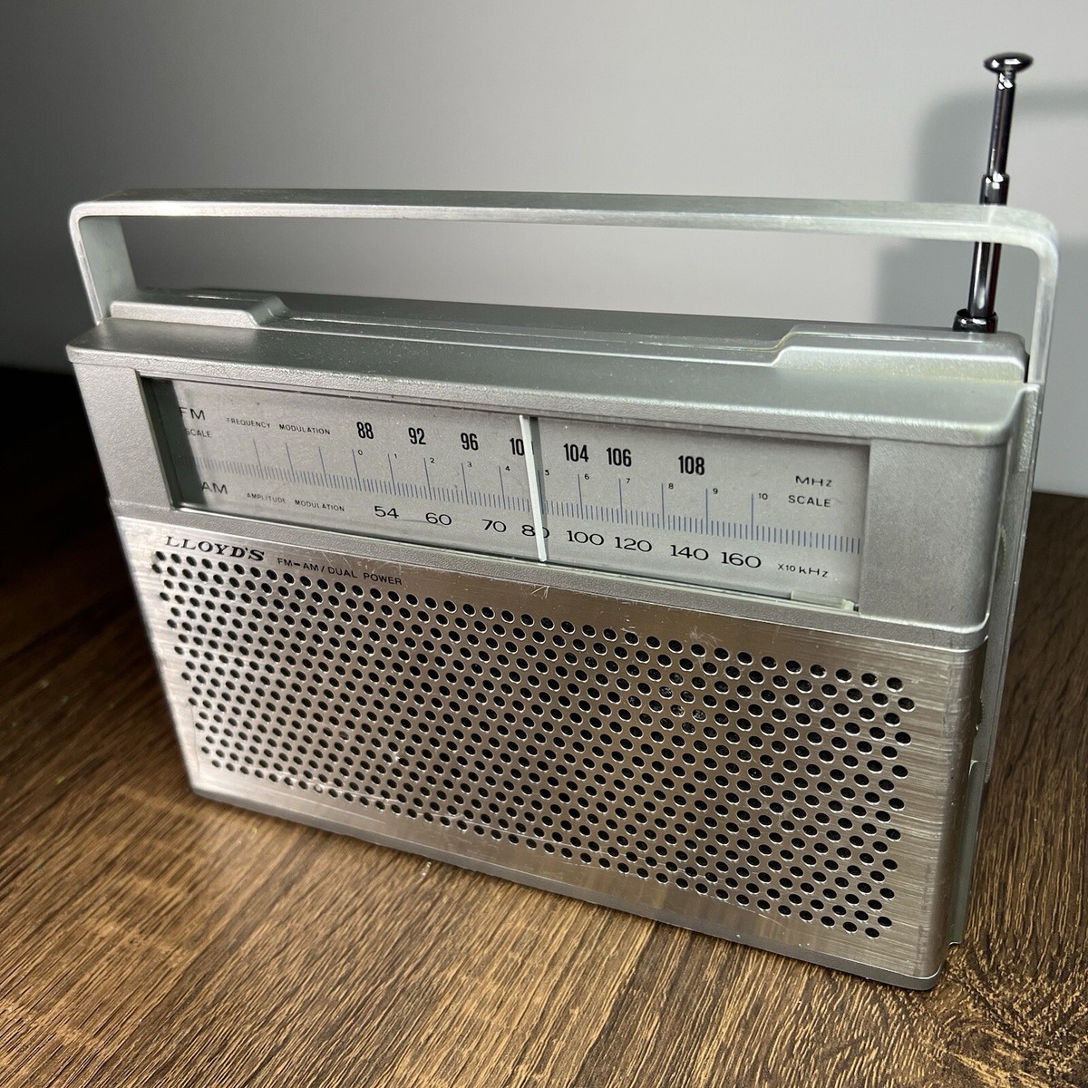 Lloyds Radio In Collectible Transistor Radios for sale | eBay Lloyds Radio In Collectible Transistor Radios for sale | eBay