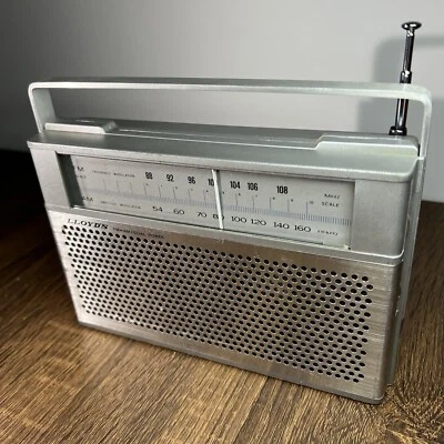 Vintage - 1978 - LLoyds - Dual Power AM FM Solid State Radio - N742/774A - Rare - Image 1 of 4