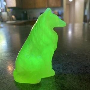 Mosser Collie In Opalescent Vaseline - Picture 1 of 6