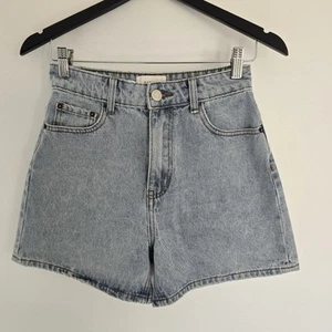 Dissh Denim Jeans Shorts Blue Light Wash High Waisted Womans size 8 Casual - Picture 1 of 8