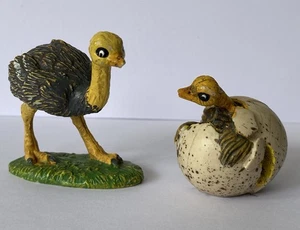 AAA MOTHER WITH BABY OSTRICH HATCHING FROM EGG TOY PLAY DISPLAY FIGURE PAIR - Picture 1 of 6