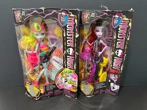 NEU IM KARTON Monster High Freaky Fusion Puppe Lagoonafire & Operette Puppe SET - Bild 1 von 14