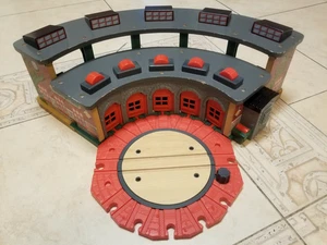 Tocadiscos Thomas & Friends Wooden Railway Deluxe Roundhouse y Action ¡FUNCIONA! - Imagen 1 de 6