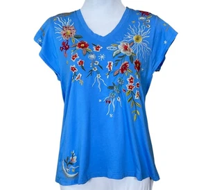Johnny Was Lissa hellblau Flatterärmel Blumen bestickt T-Shirt XXS neu mit Etikett - Bild 1 von 8
