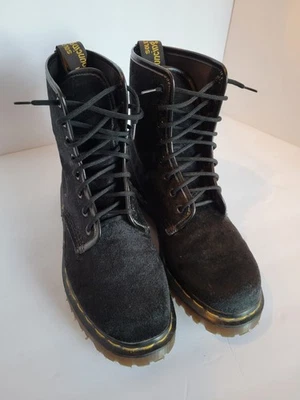 Botas con cordones de 8 ojos suela Dr. Martens de terciopelo negro talla 6 nuevas sin caja Foto 1 de 4