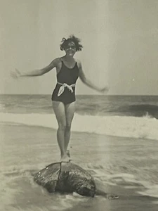 Vintage Photo Beach Scene Swimsuit Pretty Woman Daphne Bunn Goetzke 1930s - Picture 1 of 4