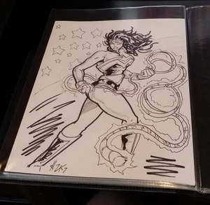 WONDER WOMAN - ARTISTA DISEGNATO A MANO E FIRMATO/SCONOSCIUTO (~8x11) - Foto 1 di 1