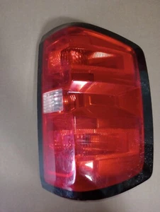 2014-2018 Silverado/Sierra Passenger Side Trail Lamp Assembly GM 23431876 - Picture 1 of 2