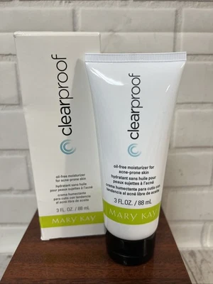 Crema hidratante sin aceite Mary Kay Clear Proof para aceite de control de piel propensa al acné Foto 1 de 3