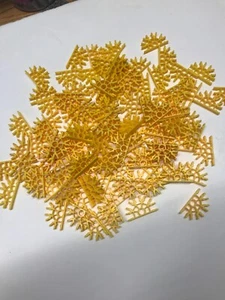 Lot Of 100 KNEX Yellow Bulk Parts Pieces Lot Free Shipping - Picture 1 of 3