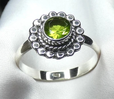 Ring 925 Silber Gr 19,1 (60) runder,  fac. Peridot - Olivin Originalbilder NEU - Bild 1 von 4
