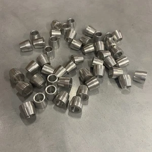 Espaciadores de aluminio con extremo de varilla cónica Micro Sprint - 3/8" ID x 0,56" de alto - Lote de 47 - Imagen 1 de 2